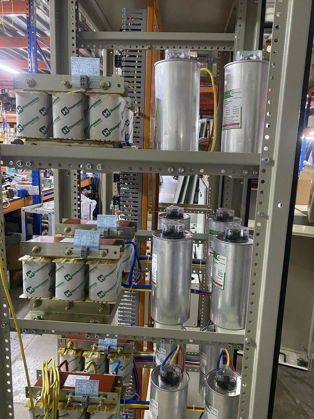 Capacitor Bank Sizing Guide: kVAR, Steps & Detuned Reactors for UAE Loads